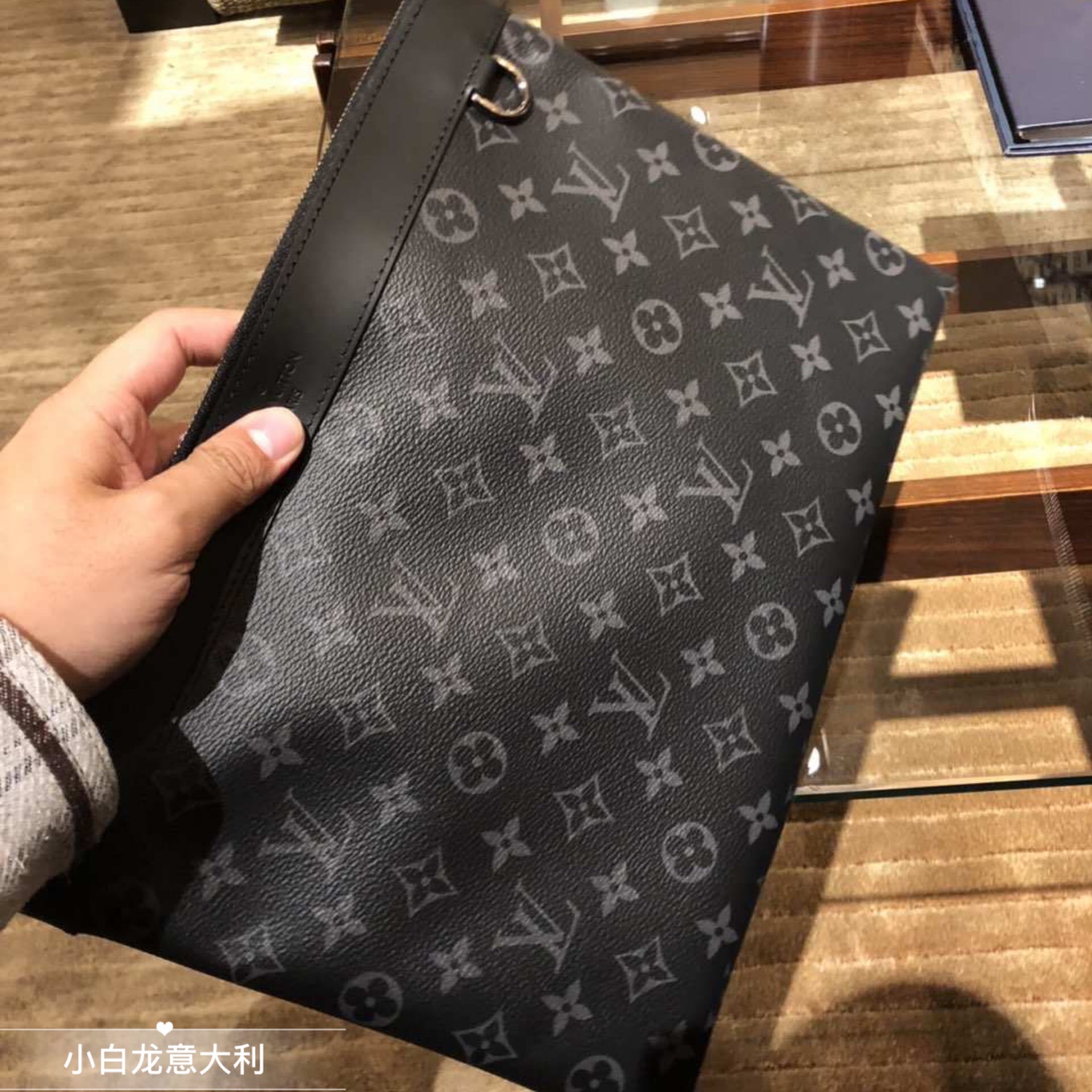 Little White Dragon LV Louis Vuitton Full Leather APOLLO Black Presbyopic Clutch Bag Envelope M62291
