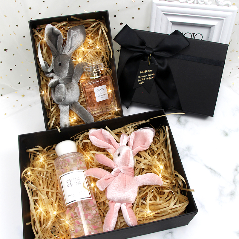 Valentine's Day gift exquisite Korean version bridesmaid accompanied by a woman's mouth red small gift knot wedding birthday gift box to send girlfriend