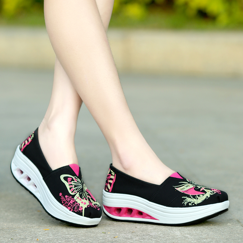 Cloth shoes women 2021 New ethnic wind thick-bottom Old Beijing old man a foot pedal shaking shoe wave low help