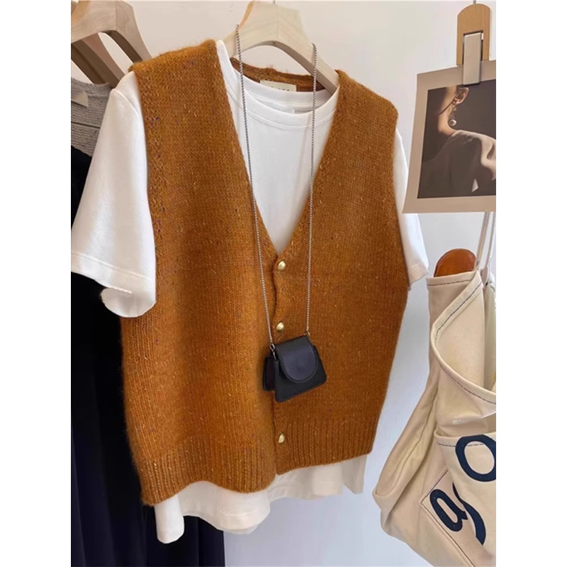 V-Neck Knitted Cardigan Vest for Women, Early Autumn Layered Sleeveless Sweater Vest Outerwear for Spring and Autumn V-Neck Knitted Cardigan Vest for Women, Early Autumn Layered Sleeveless Sweater Vest Outerwear for Spring and Autumn