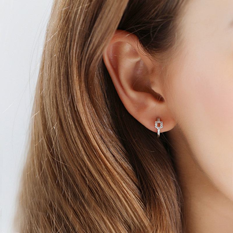 Pure silver high-sense one-piece spiral ear hole female ear nail retro harbor cute girl earbutton