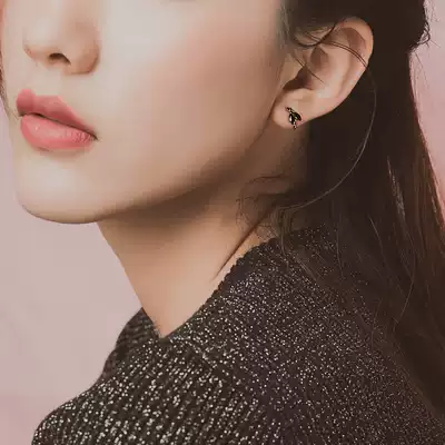 Sterling silver simple and small ear clip female pierced ear needle retro high-end sweet cool dark cold wind fish mouth summer