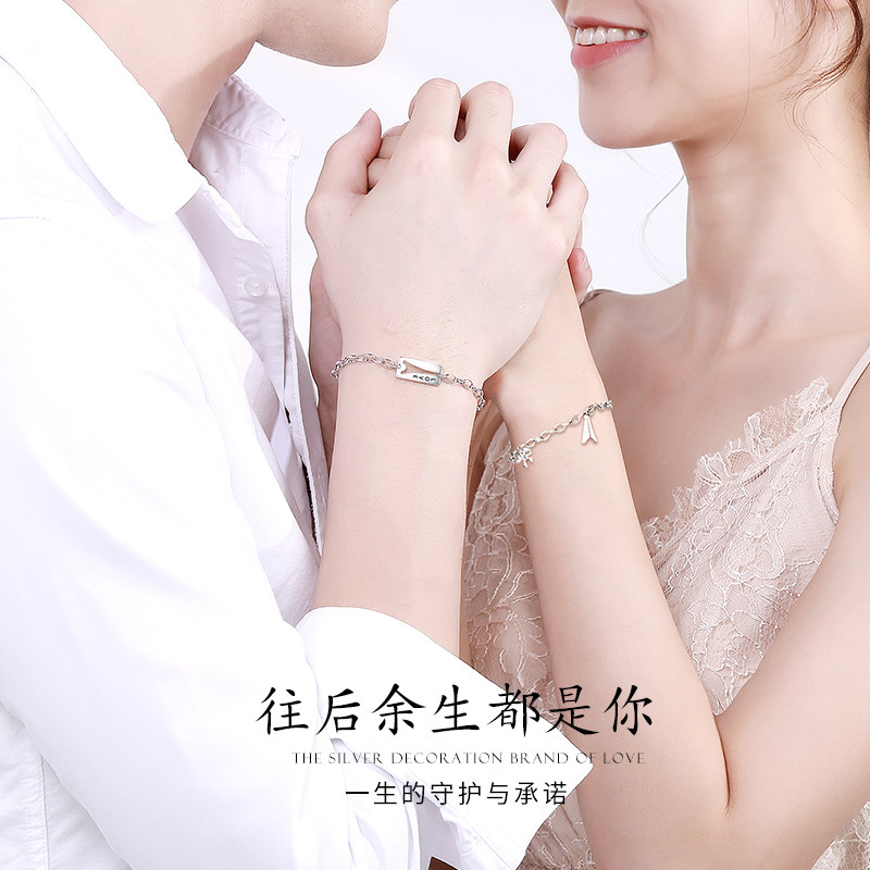 Pure silver lovers hand in a couple of student couples Creative Romance Letters of the Niche Design Hand-decorated Daughters