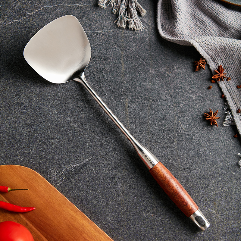 Ma Yaxuan 304 stainless steel shovel thick fried shovel kitchen household wooden handle long - handle extended