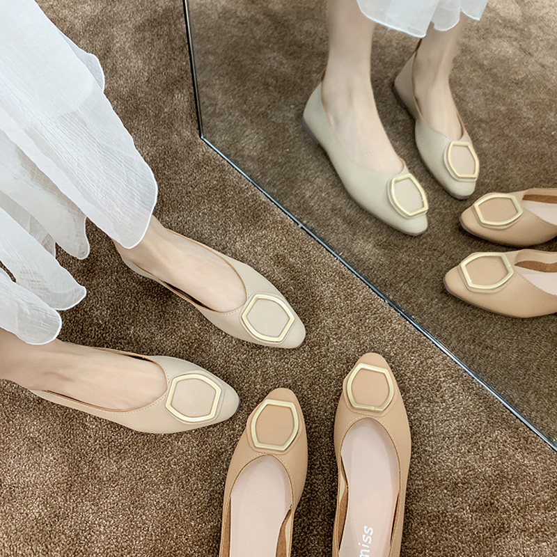 Single shoes women's 2022 autumn and winter thin section pointed toe shallow mouth flat bottom fairy grandma shoes ins net red temperament all-match shoes