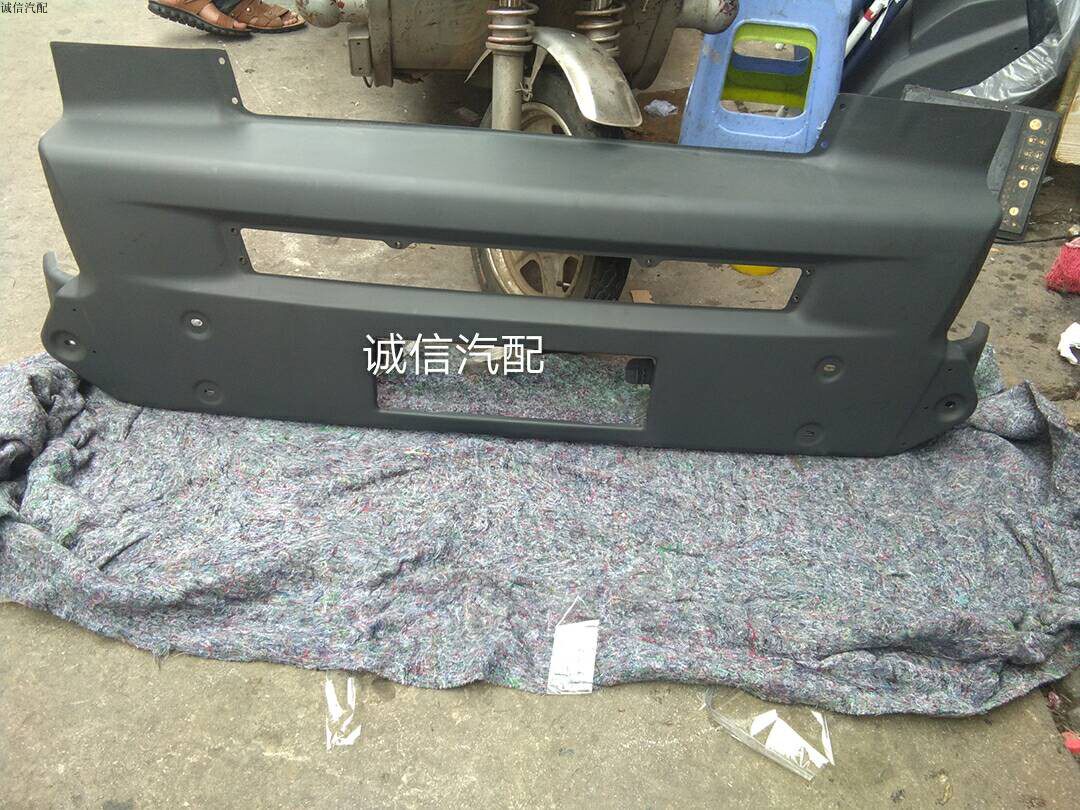 Liuqi original parts Tyrannosaurus 507 Chenglong M7M5 front bumper bumper mid-section middle bar main bumper