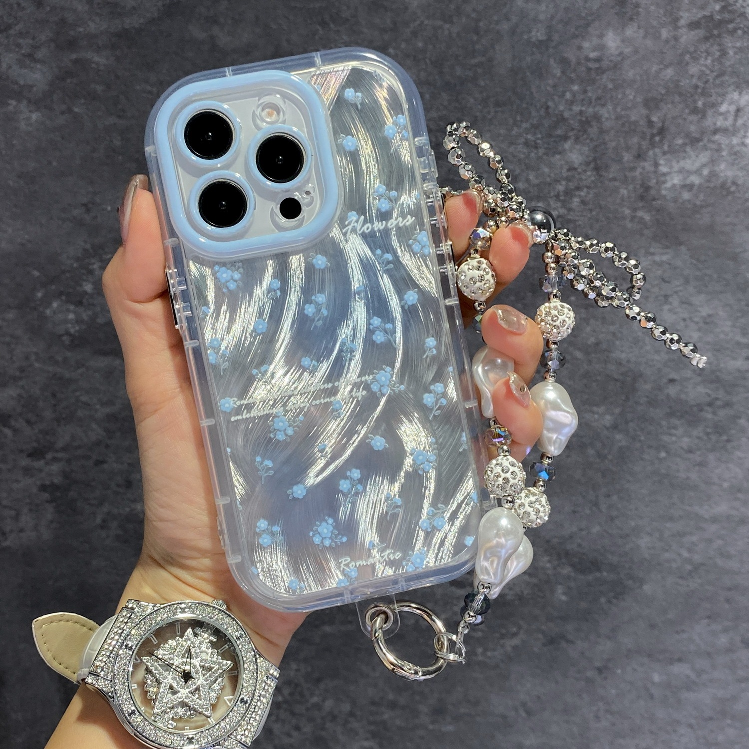 苹果15智可以机壳大揭秘！蓝色小碎花，奶油羽纱，由于何么处款是你的心动之选?