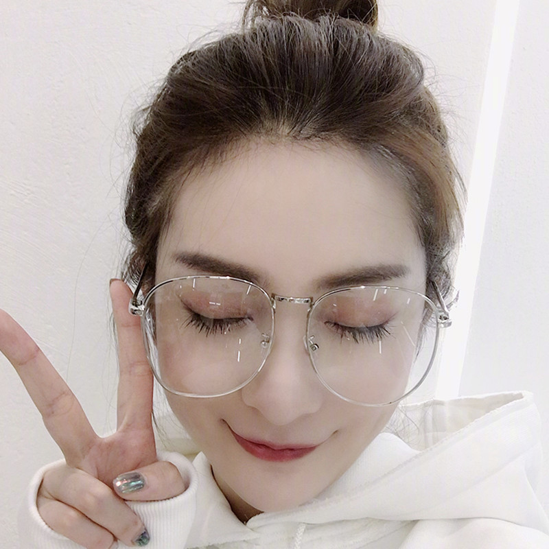Wang Liuwen with the Korean version of the street shot big frame big face thin glasses frame female retro metal round flat frame glasses