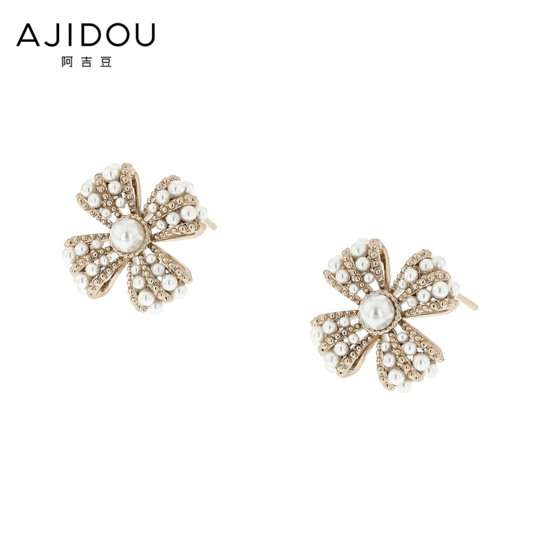 AJIDOU 阿吉豆 小香风珍珠花朵耳钉 天猫优惠券折后￥74包邮（￥79-5）