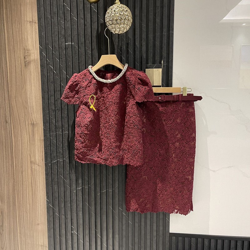 French-Style Chanel-Inspired Water-Soluble Lace Short-Sleeve Top, Burgundy Fashion Set with Rhinestone Embellishments, Engagement and Marriage Registration Two-Piece Set for Women French-Style Chanel-Inspired Water-Soluble Lace Short-Sleeve Top, Burgundy Fashion Set with Rhinestone Embellishments, Engagement and Marriage Registration Two-Piece Set for Women