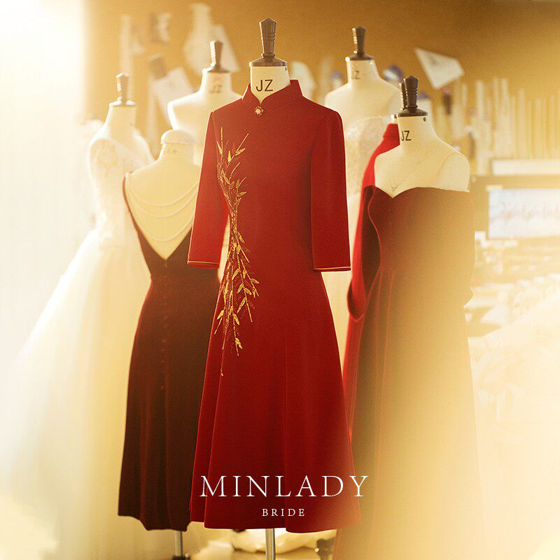 Famous) Caiyungui mother dress wedding banquet cheongsam 2021 New noble wedding happy mother-in-law red dress winter
