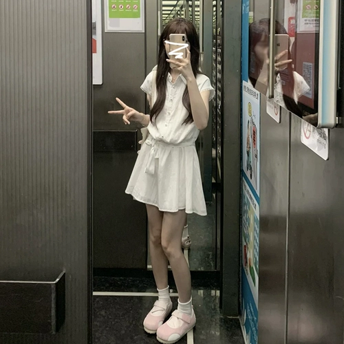 Рубашка, приталенный корсет, белый ремень, мини-юбка, воротник поло, подходит для подростков, городской стиль