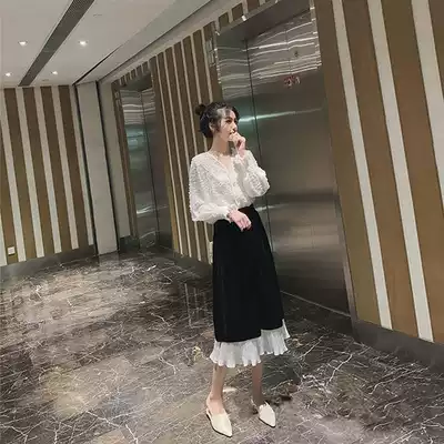 2021 spring new small autumn socialite temperament foreign school age reduction Hong Kong style two-piece suit skirt niche