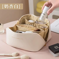 Вместительная и большая база под макияж, косметика