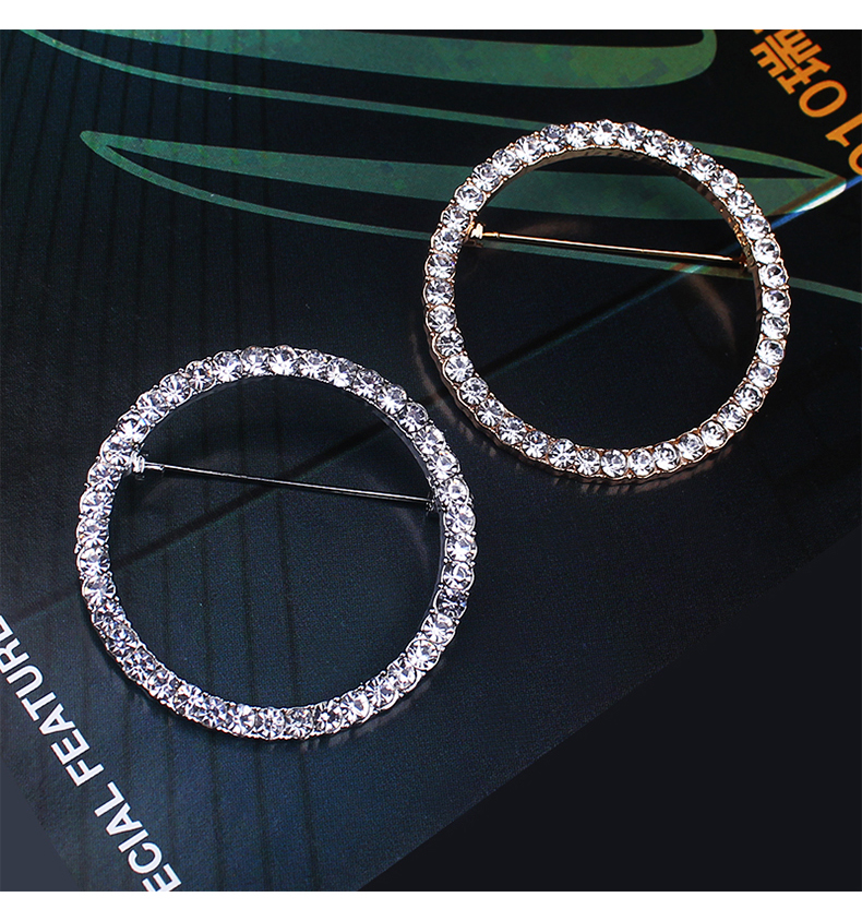 Hàn Quốc cao cấp vòng rhinestone trâm cài áo khoác nữ pin chống ánh sáng trâm cài áo len cổ lọ có khóa - Trâm cài cai ao