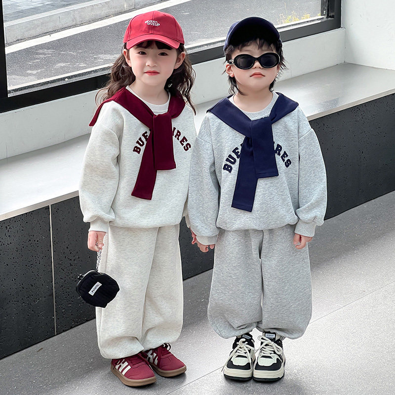 Осенний костюм для мальчиков, новинка весны и осени 2025 года, детский свитер в западном стиле для девочек, детский осенний костюм-двойка для брата и сестры