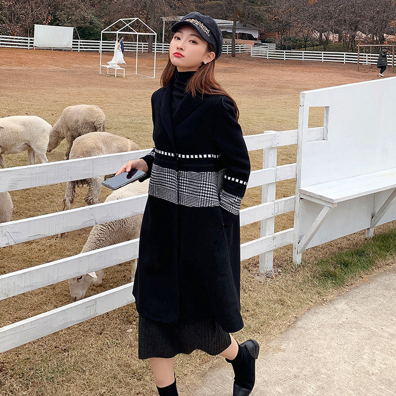 Black fur coat female long version splicing collision color 2021 autumn and winter new small sub-temperament chic?