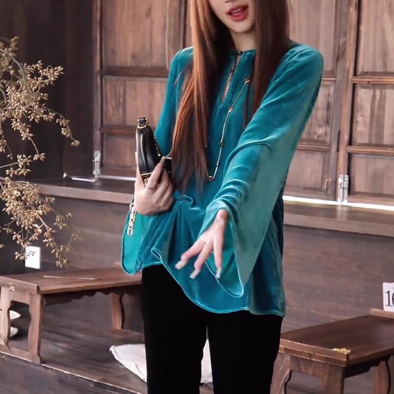New Chinese Style High-End Gold Velvet Shirt for Women, Long-Sleeved, Fashionable Autumn Pullover, Age-Reducing, Elegant and Stylish Top