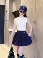 Белый жилет