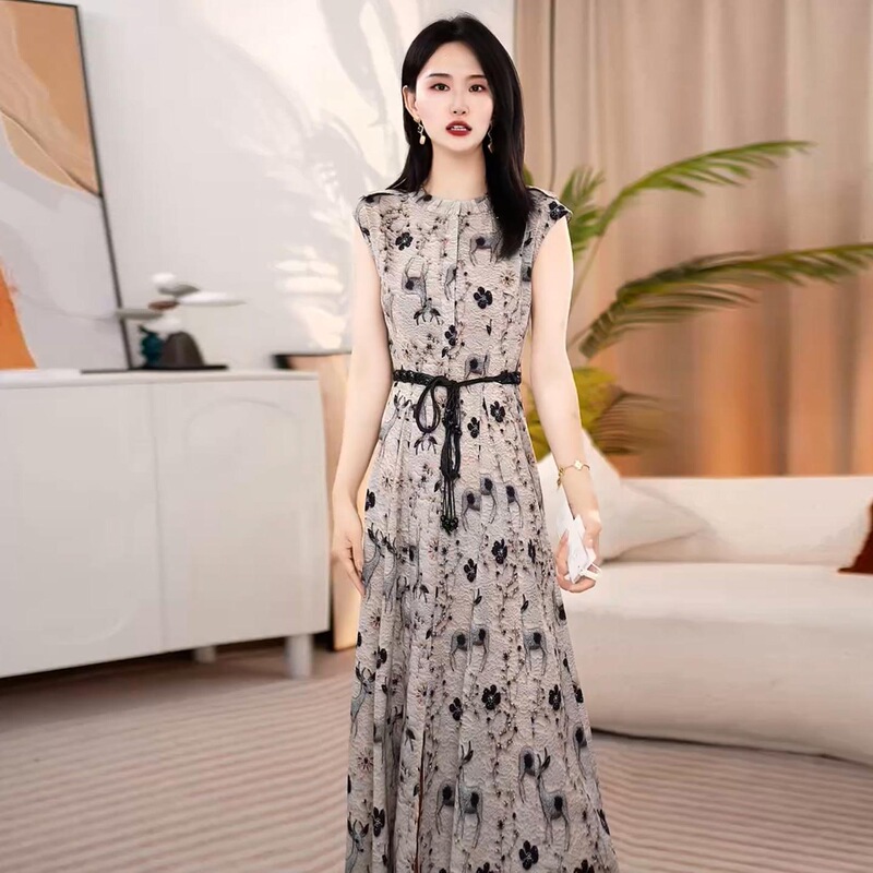 High-End Ice Silk Elegant Age-Reducing Round Neck Short-Sleeved Dress Women's Clothing 2026 Summer New Style Covering the Flesh and Slimming Long Skirt