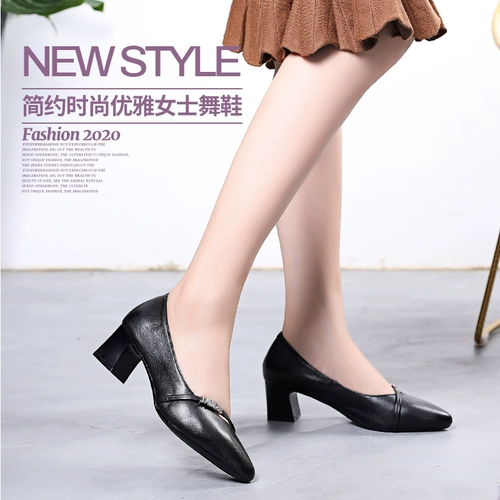 Летняя обувь, модные туфли для матери, мягкая подошва, из натуральной кожи, для среднего возраста