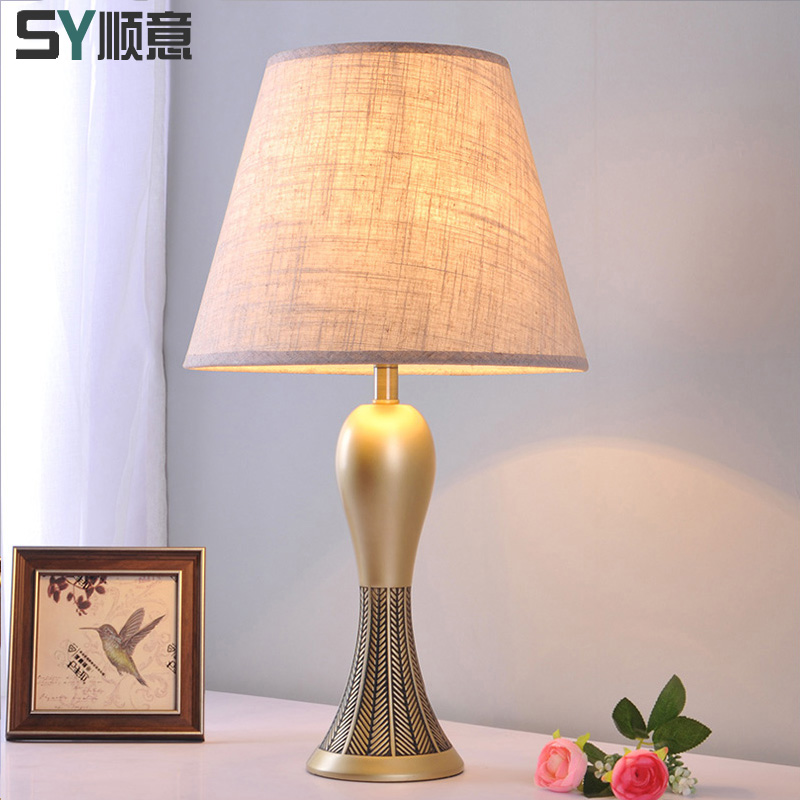 Table lamp Bedroom warm romantic bed cabinet Home American light luxury Simple modern living room Wedding room remote control decoration