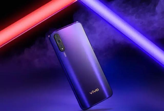 爱生活，爱打扮(www.idaban.cn)，vivo Z5上手，搭载屏下指纹解锁！3