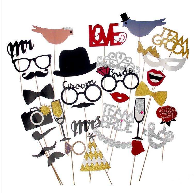 Creative Wedding Celebration of Strange Beard Red Lip Groom Groom Bride Greeting Guests to Photograph Props Wedding Intimate friends Fun Decorations