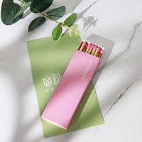 Около 10 розовых коробок