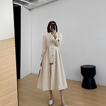 Gogo custom beige windbreaker dress 2020 autumn new Korean version of the waist slim mid-length skirt