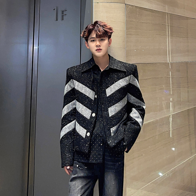 Big Wisdom Black Short Tweed Jacket for Men with Sequins, Contrasting Color Stitching and Rhinestone Design