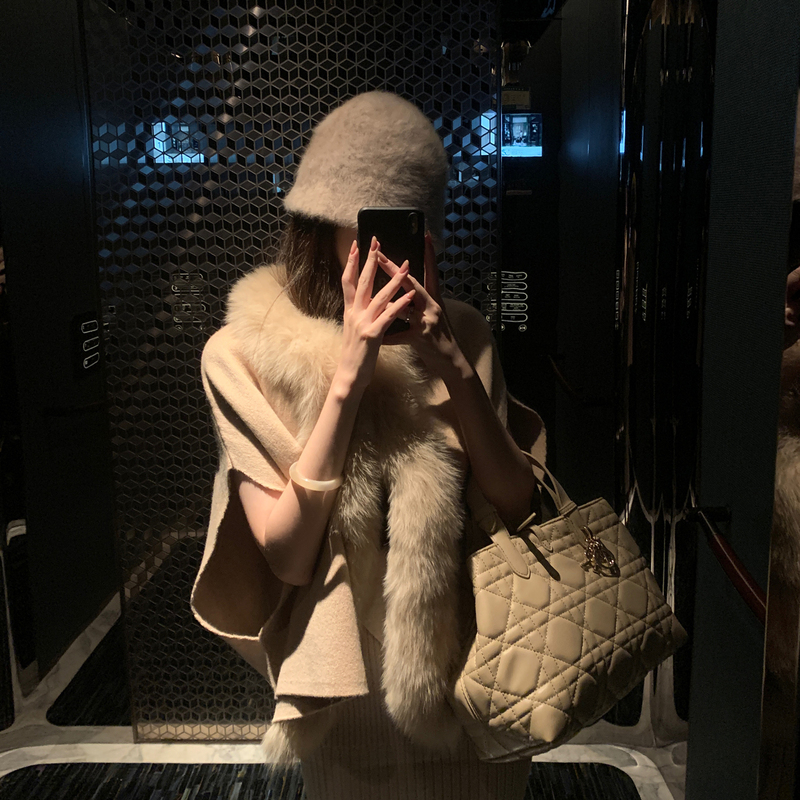 Shuyizai's New Model of Fox Fur Cape Shawl Knitted Jacket for Women, Short Wool Coat