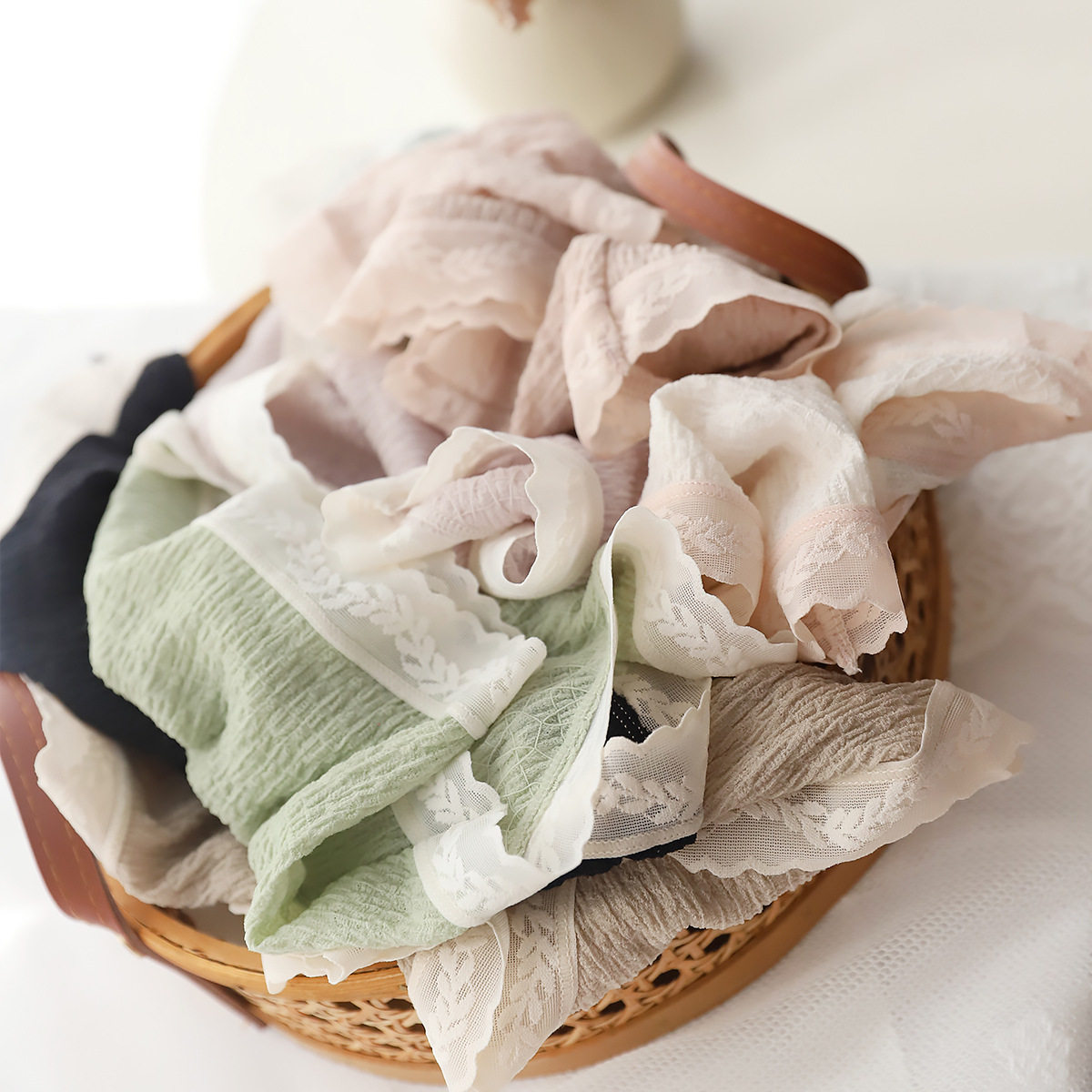 (4 strips) gentle bubbledymyo lady midwaist triangular pants without marks and high bounty foam underpants nk259