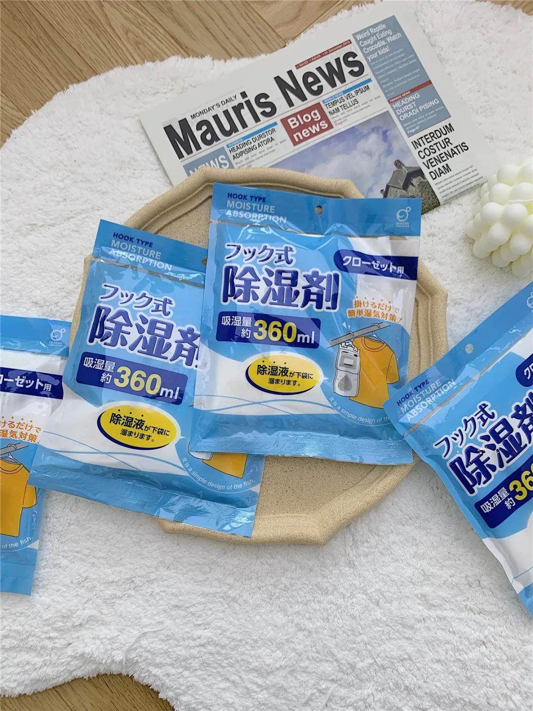 Cloudy days of savior out of Japan home B home dormitory hanging bag dehumidification desiccant gift