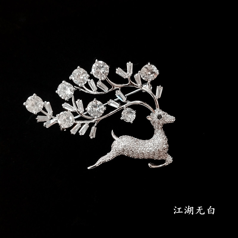 A deer with you crystal micro-inlaid zircon small deer brooch with delicate upscale plethora of brooch and a suit and accessories for men and women