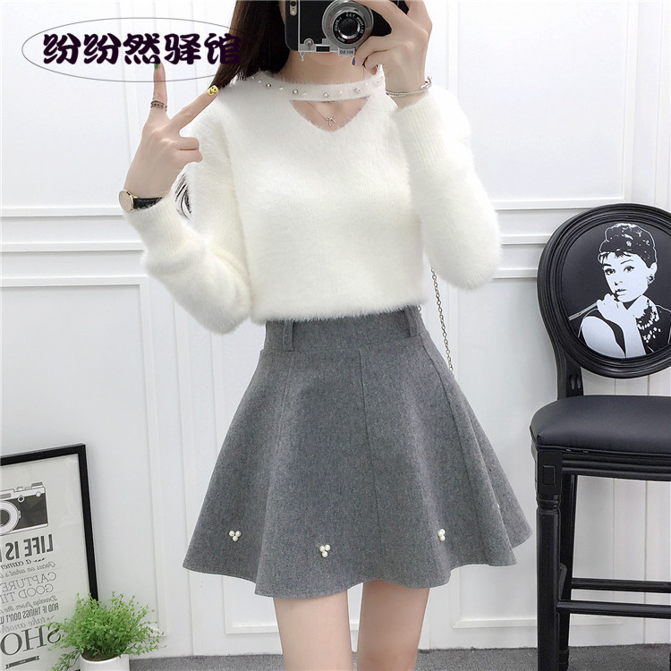 Women's Suit 2026 Autumn and Winter New Stylish V-Neck Sweater and Short Skirt Two-Piece Set for Petite Figures, Elegant and Slimming