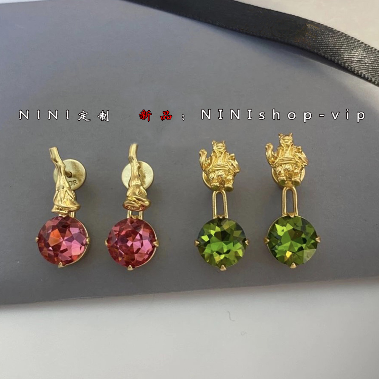 Matte gold three-dimensional rose Mr. Rabbit Color Crystal Pendant Earrings Earrings Cute Everyday Versatile