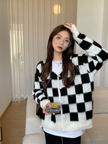 Autumn and winter black-and-white plaid horse seater fur coat jacket Korean version loose with lazy wind V collar knit cardiovert outwear
