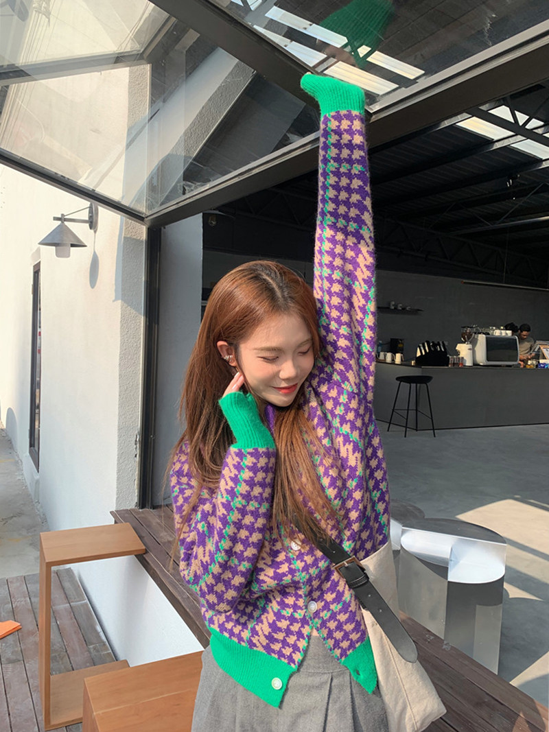 Autumn and winter retro niche color contrast sweater cardigan women loose outer wear thin houndstooth thick knitted sweater top spring