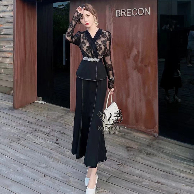 Celebrity temperament dress female early autumn 2022 new high-end slim V-neck long-sleeved lace stitching mermaid skirt