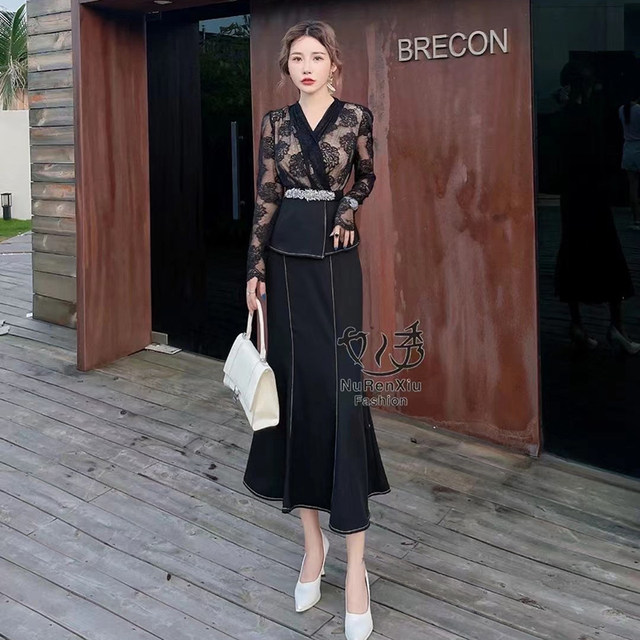 Celebrity temperament dress female early autumn 2022 new high-end slim V-neck long-sleeved lace stitching mermaid skirt