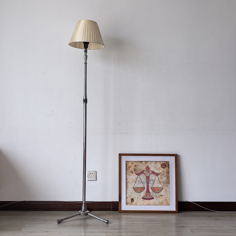 Old-Fashioned White Steel Telescopic Adjustable Floor Lamp from the 70S and 80S during the Cultural Revolution, Vintage Antique Stainless Steel Standing Lamp Old-Fashioned White Steel Telescopic Adjustable Floor Lamp from the 70S and 80S during the Cultural Revolution, Vintage Antique Stainless Steel Standing Lamp