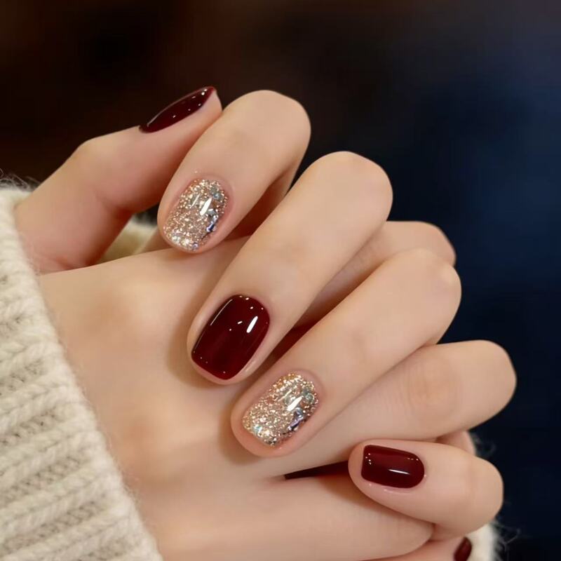 2026 New Handmade Wearable Nails, Color-Changing Red, Short Style, Simple, High-End, Complexion-Enhancing Bridal Nail Art Finished Product Patches