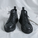 Интернет -знаменитость с низким содержанием Martin Boots Tid