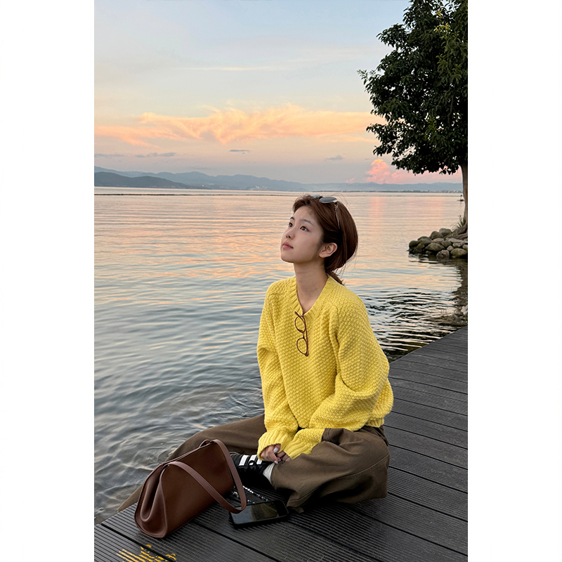 Tuuuh Picture Book Style Loose Pullover Sweater, Lazy and High-End Feel, Autumn and Winter Yellow Early Autumn Knitwear for Women, Autumn Clothing Tuuuh Picture Book Style Loose Pullover Sweater, Lazy and High-End Feel, Autumn and Winter Yellow Early Autumn Knitwear for Women, Autumn Clothing