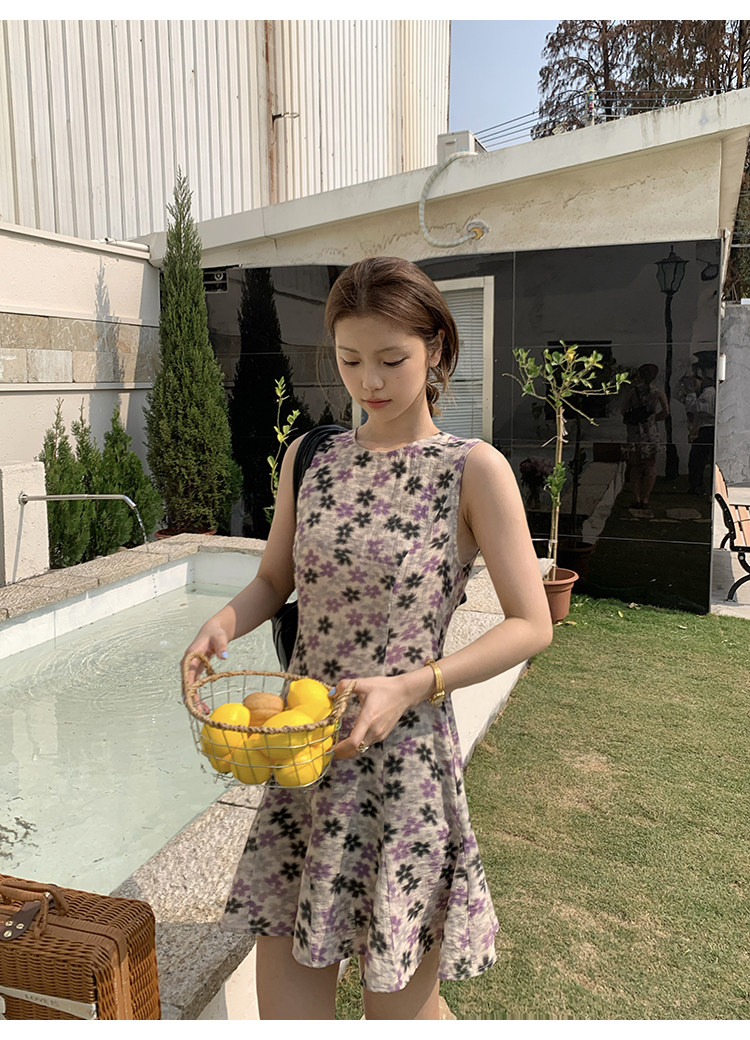 Tuuuh летнее платье без рукавов с круглым вырезом и цветочным принтом приталенное средней длины