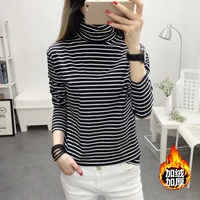 Áo thun sọc trắng đen cổ cao chạm đáy áo nữ dài tay mùa thu đông quần áo cộng với phần nhung mỏng ấm áp tự trồng đa năng áo thun tay lỡ