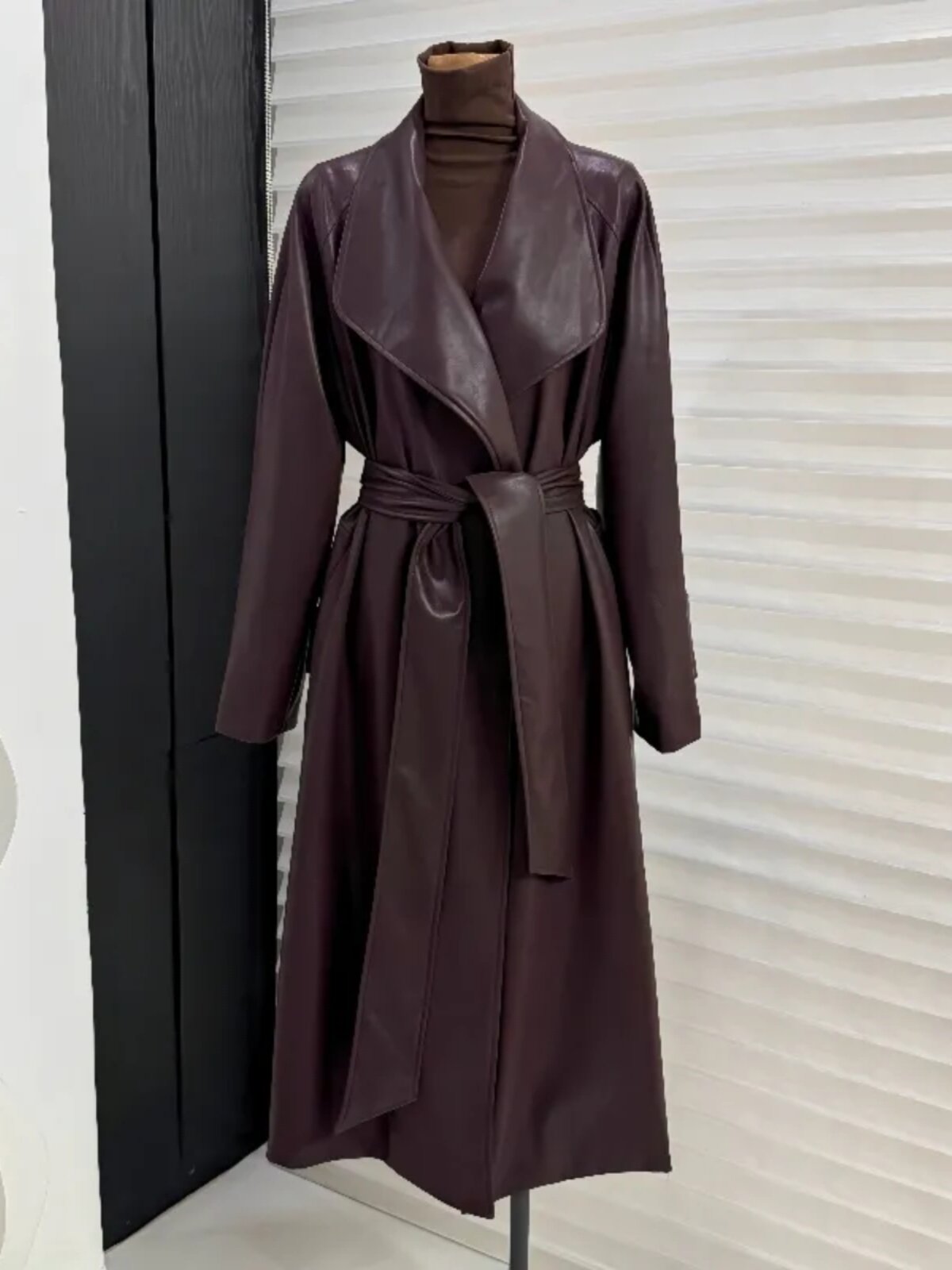 Кожаная куртка 2024年秋季新款法式气质大翻领中长款皮衣外套女收腰过膝风衣大衣