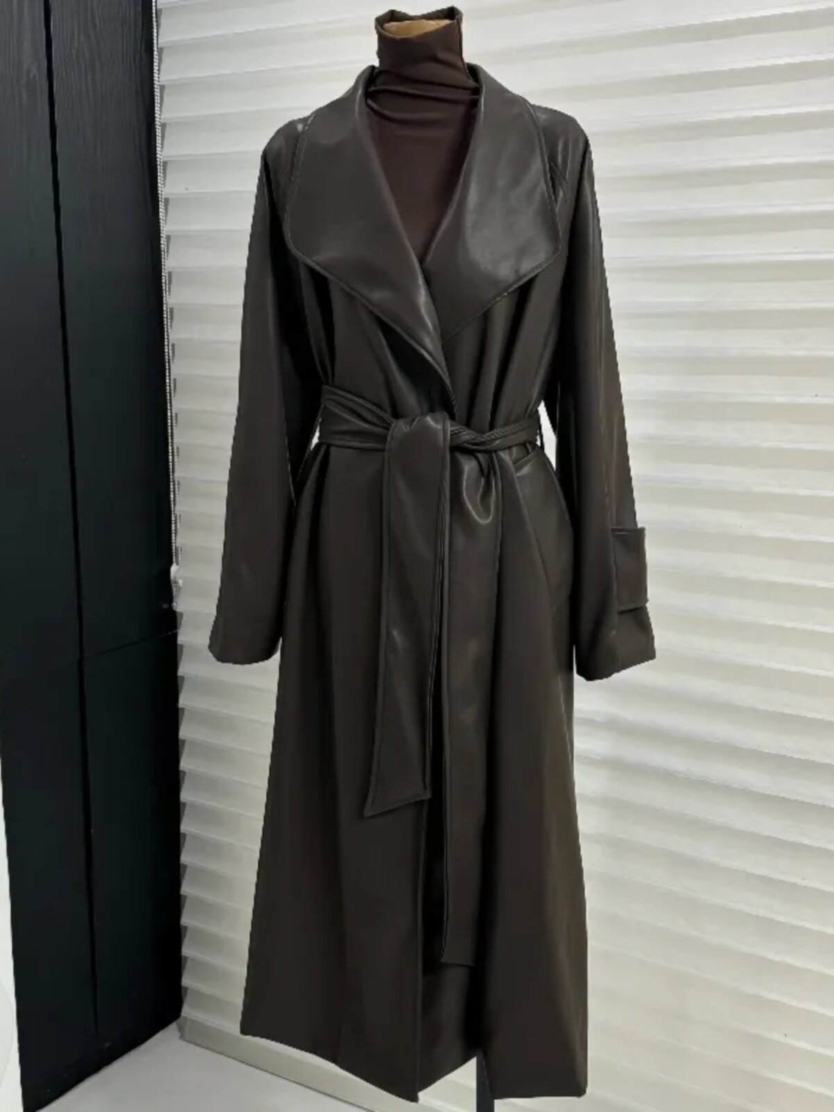 Кожаная куртка 2024年秋季新款法式气质大翻领中长款皮衣外套女收腰过膝风衣大衣