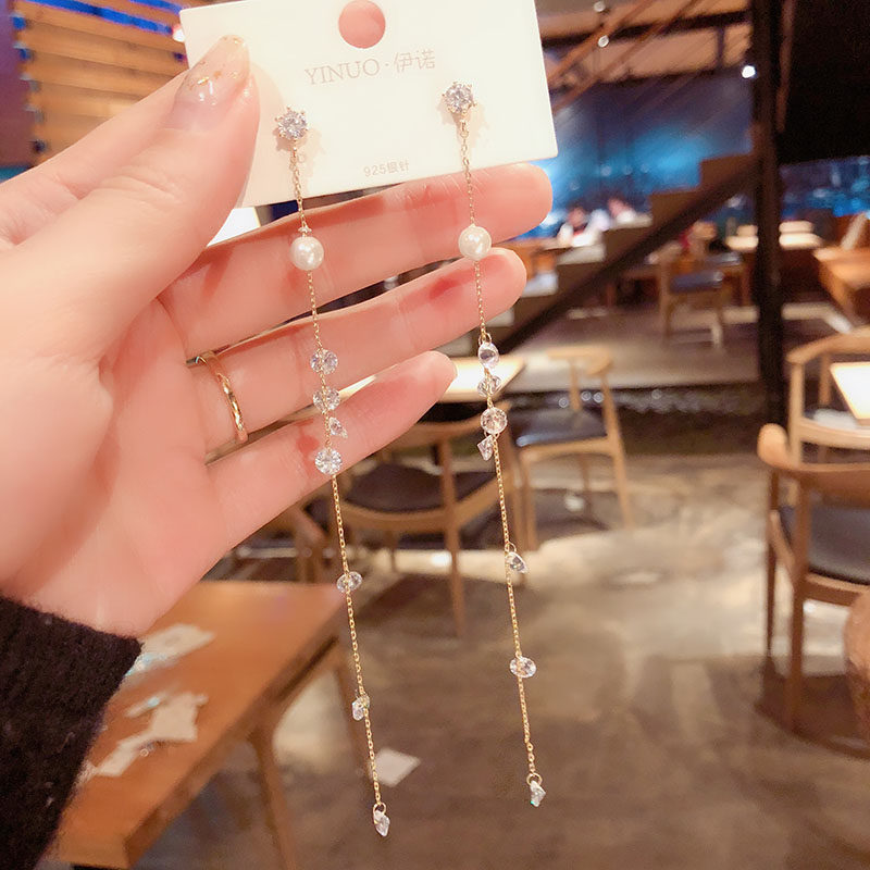 Korean Temperament Crystal Stream Su Long Version Earrings Woman Personality 100 Hitch Super Cool Wind Ear Trim Net Red Silver Needle Ear Pin